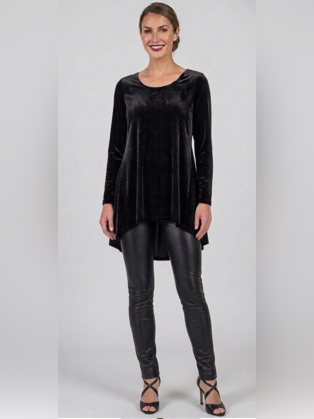 Kaari Blue Size Medium Black Velvet High-Low Tunic Top